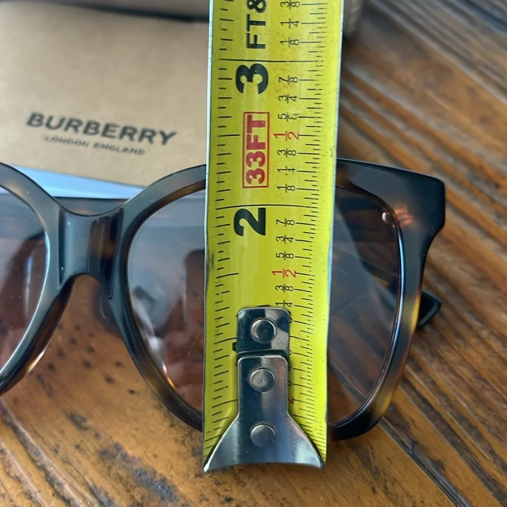 BURBERRY Leather Sunglasses Case fits oversized glasses in Tan and Velvet Cream